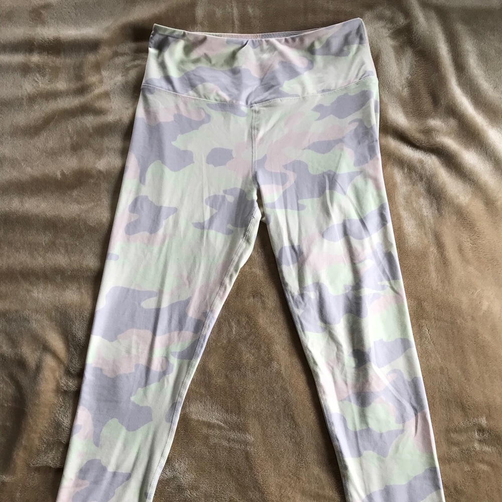 Light camo leggings